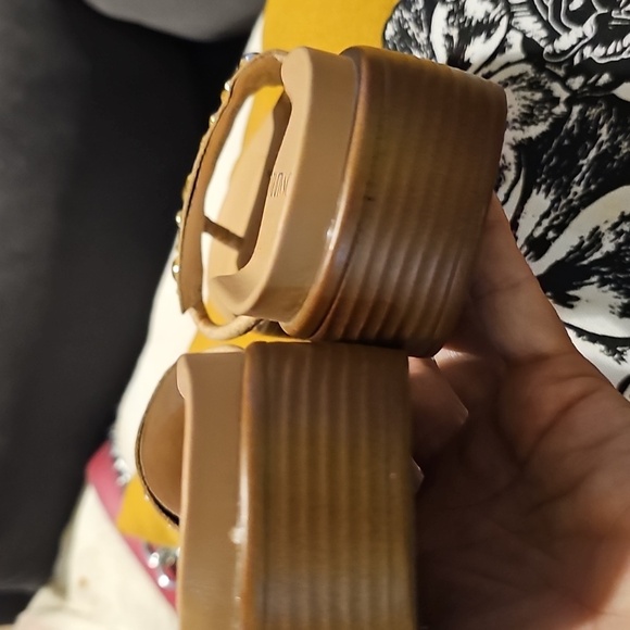 Donald j Pliner. Gorgeous thong slides with slight platform. Comfortable. EUC - Picture 8 of 9